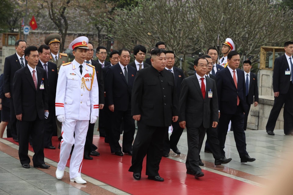Chủ tịch Triều Tiên Kim Jong-un vào Lăng viếng Chủ tịch Hồ Chí Minh - 9 Chủ tịch Triều Tiên Kim Jong-un vào Lăng viếng Chủ tịch Hồ Chí Minh - 9