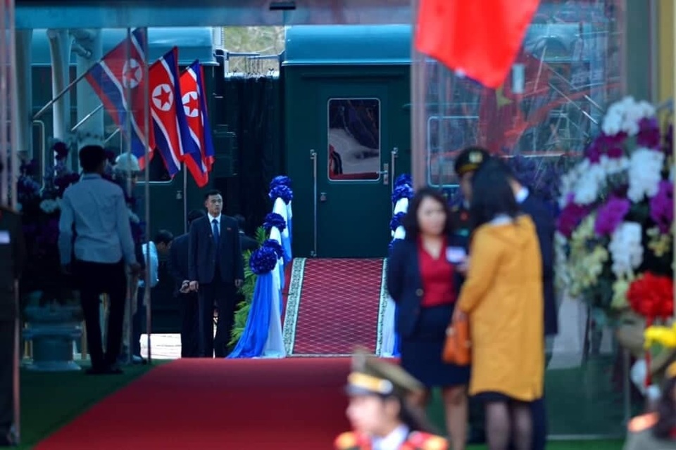 Chủ tịch Kim Jong-un vẫy tay chào Việt Nam, lên tàu về nước - 12 Chủ tịch Kim Jong-un vẫy tay chào Việt Nam, lên tàu về nước - 12