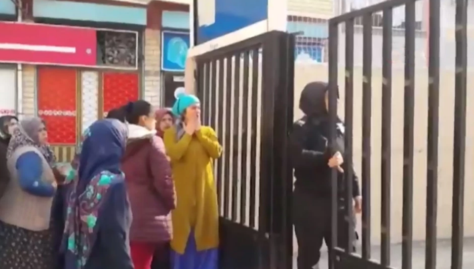 Bị bắt nạt, bé 9 tuổi đầu độc làm cả lớp nhập viện - 3 Bị bắt nạt, bé 9 tuổi đầu độc làm cả lớp nhập viện - 3