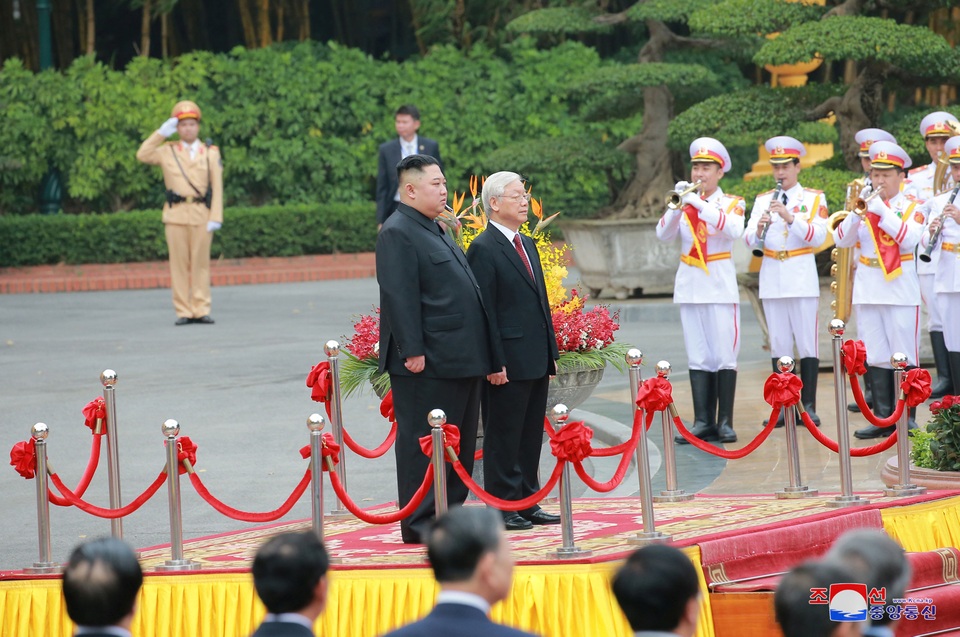 Truyền thông Triều Tiên đăng bộ ảnh ấn tượng về chuyến thăm Việt Nam của ông Kim Jong-un - 2 Truyền thông Triều Tiên đăng bộ ảnh ấn tượng về chuyến thăm Việt Nam của ông Kim Jong-un - 2