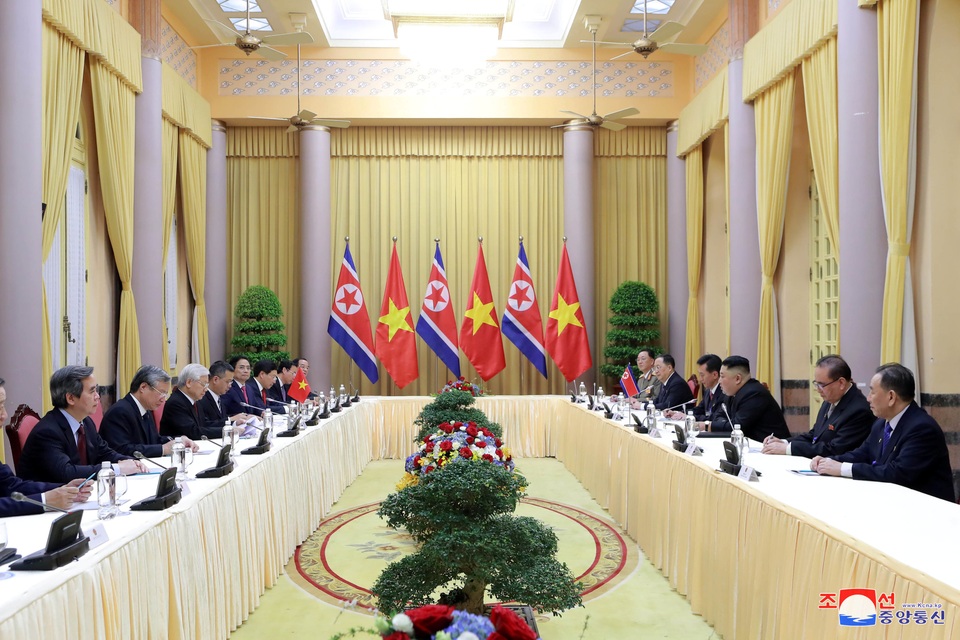 Truyền thông Triều Tiên đăng bộ ảnh ấn tượng về chuyến thăm Việt Nam của ông Kim Jong-un - 4 Truyền thông Triều Tiên đăng bộ ảnh ấn tượng về chuyến thăm Việt Nam của ông Kim Jong-un - 4