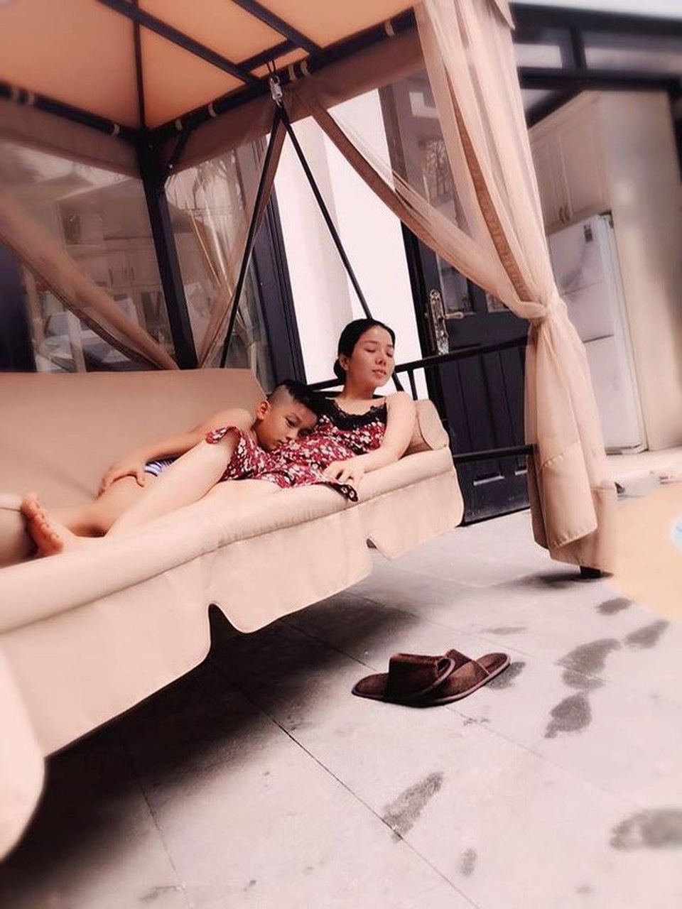 Hé lộ căn biệt thự triệu đô của vợ chồng Lệ Quyên - 5 Hé lộ căn biệt thự triệu đô của vợ chồng Lệ Quyên - 5