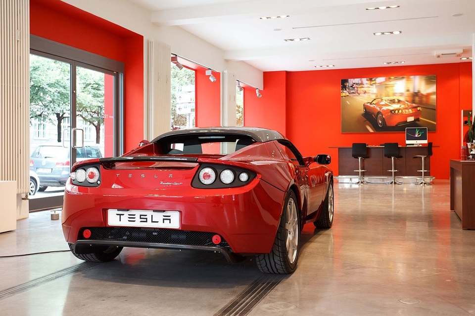 Tesla dần bỏ đại lý truyền thống, chuyển sang bán xe qua mạng - 1 Tesla dần bỏ đại lý truyền thống, chuyển sang bán xe qua mạng - 1