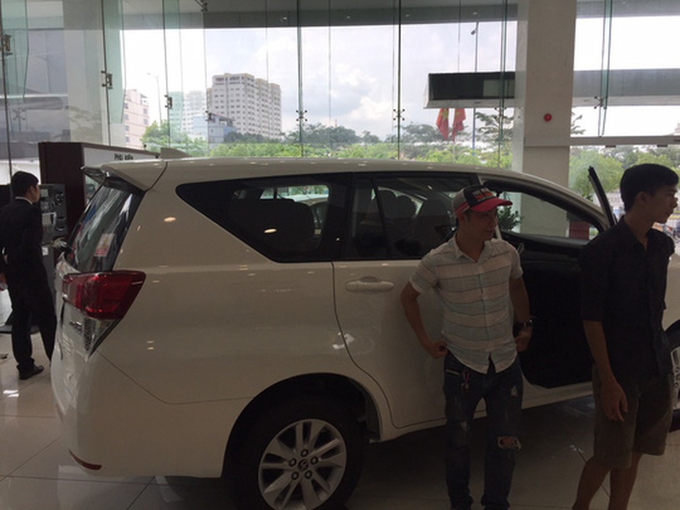 Thị trường ô tô ế ẩm sau Tết, đại lý hết bán bia kèm lạc - 1 Thị trường ô tô ế ẩm sau Tết, đại lý hết bán bia kèm lạc - 1