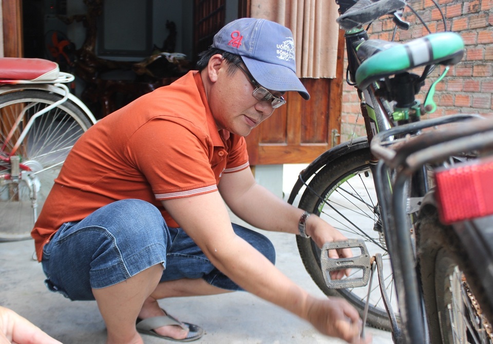 Thầy giáo “giữ chân” học trò bằng những chiếc xe đạp cũ - 3 Thầy giáo “giữ chân” học trò bằng những chiếc xe đạp cũ - 3