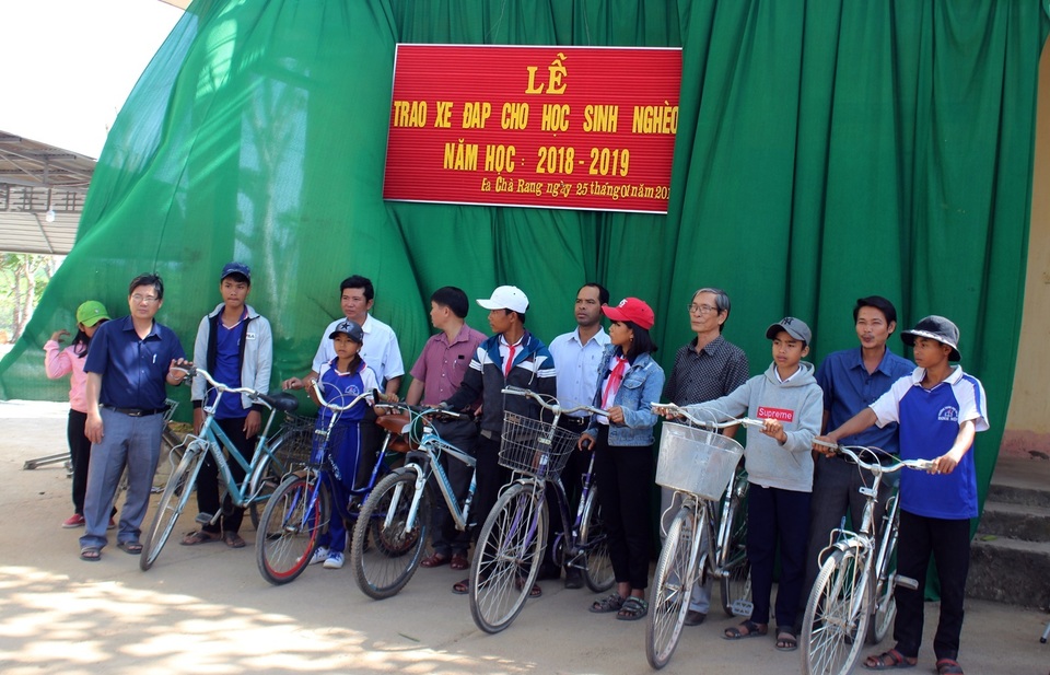 Thầy giáo “giữ chân” học trò bằng những chiếc xe đạp cũ - 5 Thầy giáo “giữ chân” học trò bằng những chiếc xe đạp cũ - 5