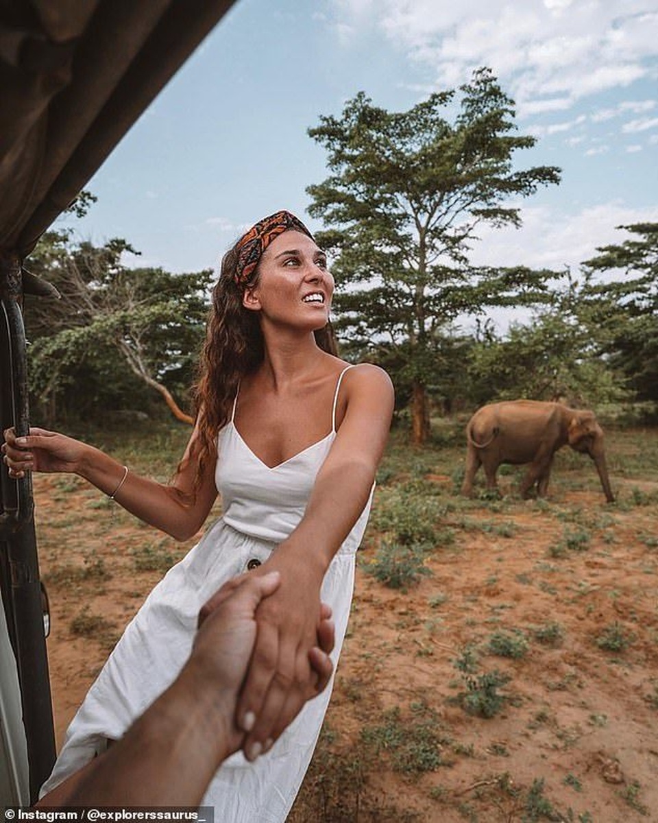 Cặp đôi bị chỉ trích khi đu người ra ngoài tàu hỏa để... kiếm ảnh triệu like - 5