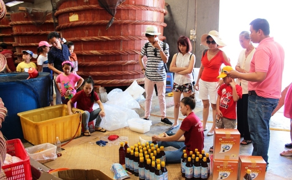 Nhập nhèm nước mắm truyền thống và công nghiệp: Tiêu chuẩn mới càng không rõ ràng - 1 Nhập nhèm nước mắm truyền thống và công nghiệp: Tiêu chuẩn mới càng không rõ ràng - 1