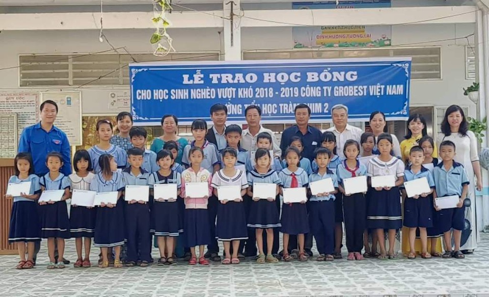 Grobest Việt Nam trao 100 suất học bổng đến học sinh nghèo ở Đồng Tháp - 1 Grobest Việt Nam trao 100 suất học bổng đến học sinh nghèo ở Đồng Tháp - 1
