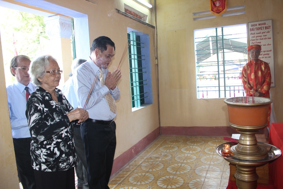 Hàng ngàn người tham gia Lễ Tưởng niệm 132 năm Ngày mất danh nhân lịch sử Lê Thành Phương - 7 Hàng ngàn người tham gia Lễ Tưởng niệm 132 năm Ngày mất danh nhân lịch sử Lê Thành Phương - 7