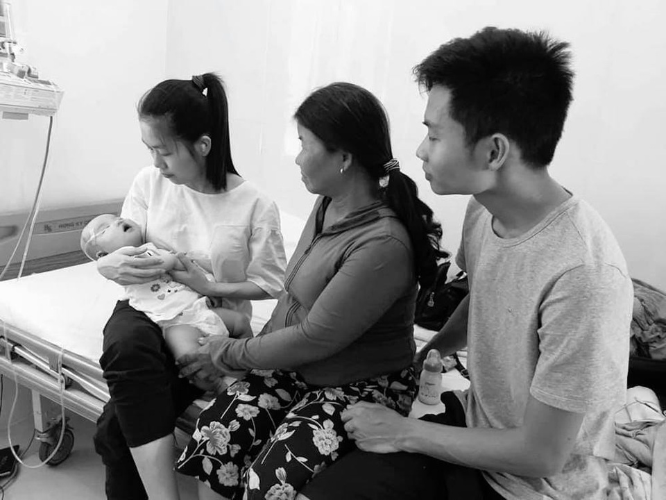 Bé trai 4 tháng tuổi bị dị tật không lá lách, tim bẩm sinh đã về với mây trời - 1 Bé trai 4 tháng tuổi bị dị tật không lá lách, tim bẩm sinh đã về với mây trời - 1