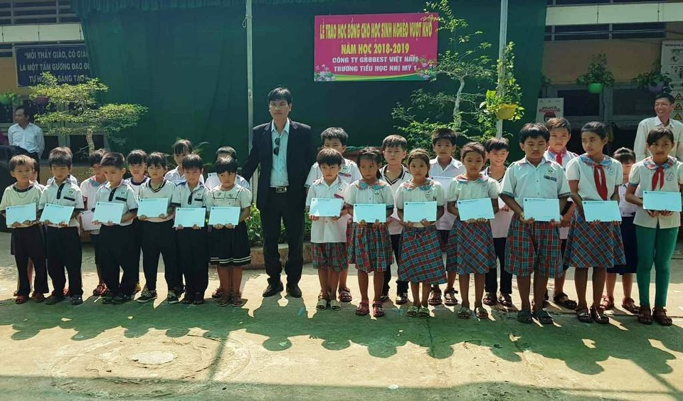 Grobest Việt Nam trao 100 suất học bổng đến học sinh nghèo ở Đồng Tháp - 5 Grobest Việt Nam trao 100 suất học bổng đến học sinh nghèo ở Đồng Tháp - 5