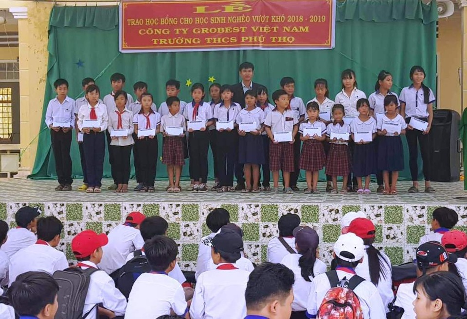 Grobest Việt Nam trao 100 suất học bổng đến học sinh nghèo ở Đồng Tháp - 3 Grobest Việt Nam trao 100 suất học bổng đến học sinh nghèo ở Đồng Tháp - 3