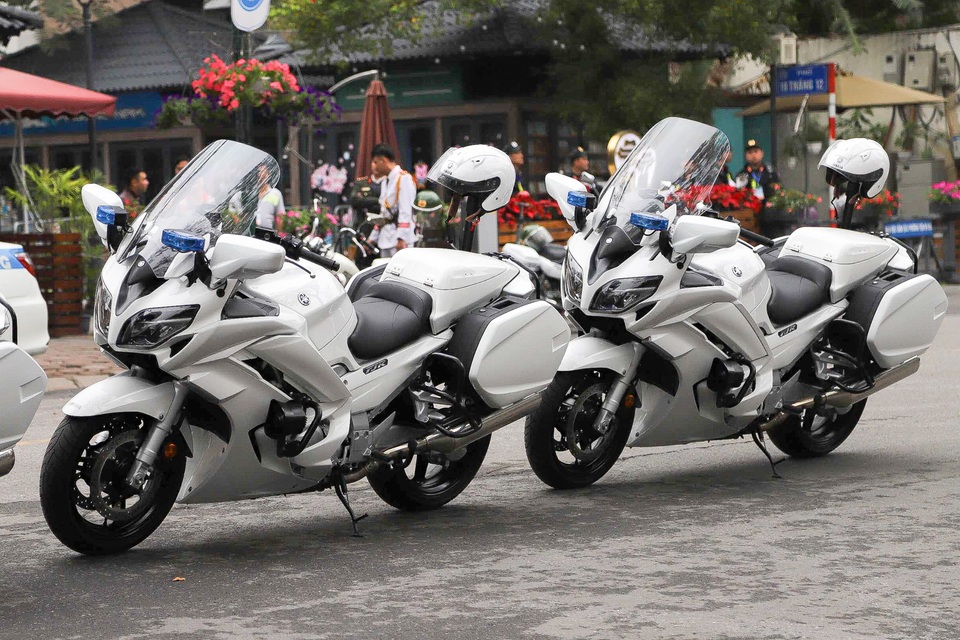 Dàn môtô khủng hộ tống xe nguyên thủ tại thượng đỉnh Mỹ - Triều - 4 Dàn môtô khủng hộ tống xe nguyên thủ tại thượng đỉnh Mỹ - Triều - 4
