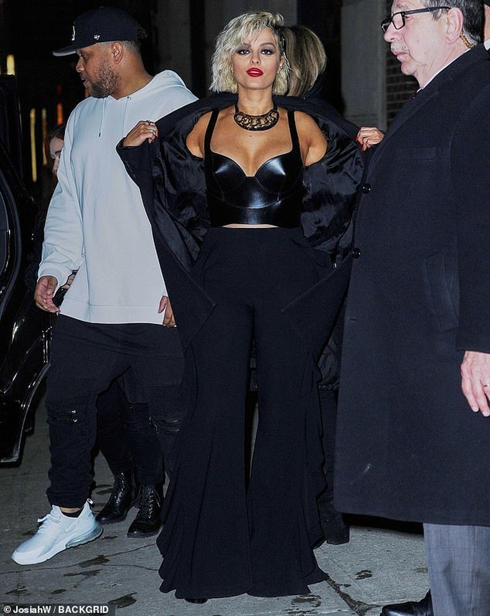 Bebe Rexha khoe ngực căng đầy - 3 Bebe Rexha khoe ngực căng đầy - 3