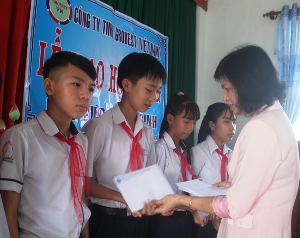 Học bổng Grobest Việt Nam đến với học sinh nghèo hiếu học tỉnh Bình Định - 5 Học bổng Grobest Việt Nam đến với học sinh nghèo hiếu học tỉnh Bình Định - 5