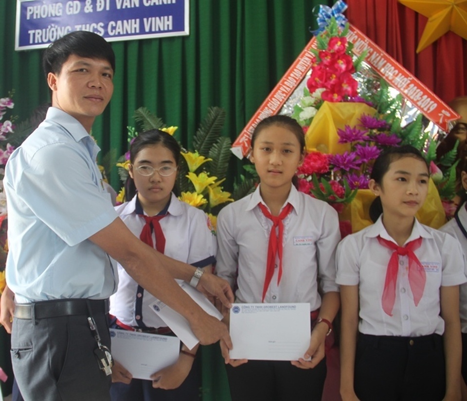 Học bổng Grobest Việt Nam đến với học sinh nghèo hiếu học tỉnh Bình Định - 1 Học bổng Grobest Việt Nam đến với học sinh nghèo hiếu học tỉnh Bình Định - 1