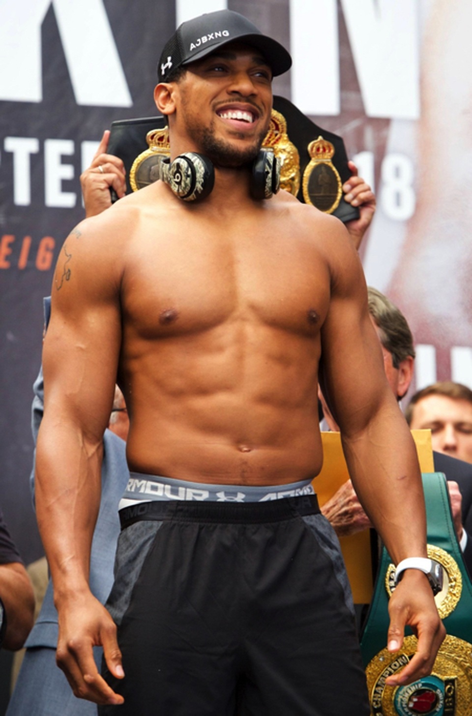 Giữa scandal hiếp dâm, C.Ronaldo vẫn được Joshua khen ngợi - 2