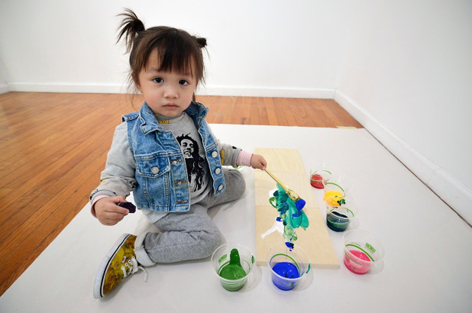 “Picasso nhí” kiếm hàng trăm triệu nhờ bán tranh khi chỉ mới 2 tuổi - 1 “Picasso nhí” kiếm hàng trăm triệu nhờ bán tranh khi chỉ mới 2 tuổi - 1
