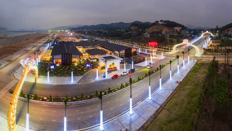 Lộ diện sổ đỏ đầu tiên tại dự án khu đô thị Phương Đông - Vân Đồn - 2 Lộ diện sổ đỏ đầu tiên tại dự án khu đô thị Phương Đông - Vân Đồn - 2