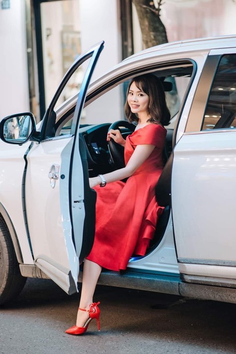 “Mẹ bỉm sữa” xây biệt thự sắm xế 2 tỷ nhờ kinh doanh mỹ phẩm  - 1