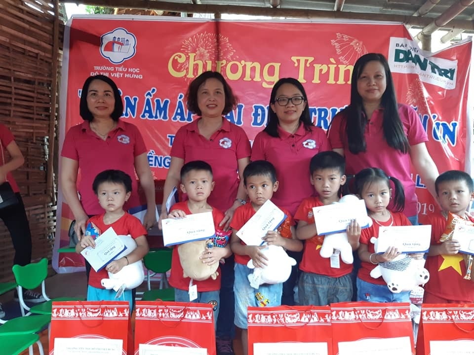 “Xuân Ấm áp” đến với cô và trò điểm trường Nặm Ún, Sơn La - 4 “Xuân Ấm áp” đến với cô và trò điểm trường Nặm Ún, Sơn La - 4