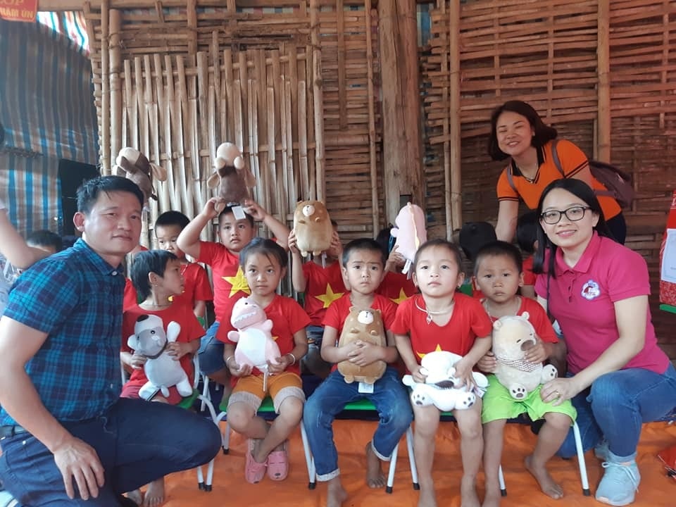 “Xuân Ấm áp” đến với cô và trò điểm trường Nặm Ún, Sơn La - 6 “Xuân Ấm áp” đến với cô và trò điểm trường Nặm Ún, Sơn La - 6