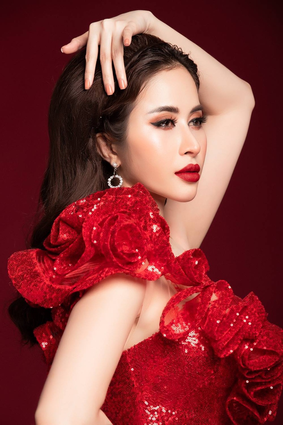 Ngọc Hân: “Phụ nữ có 3 việc không thể ngừng, đó là học hành, xinh đẹp và kiếm tiền” - 6 Ngọc Hân: “Phụ nữ có 3 việc không thể ngừng, đó là học hành, xinh đẹp và kiếm tiền” - 6