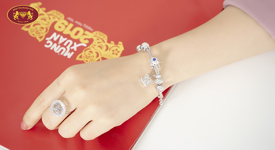 Tặng trang sức gì cho 8/3 thêm ý nghĩa - 3 Tặng trang sức gì cho 8/3 thêm ý nghĩa - 3
