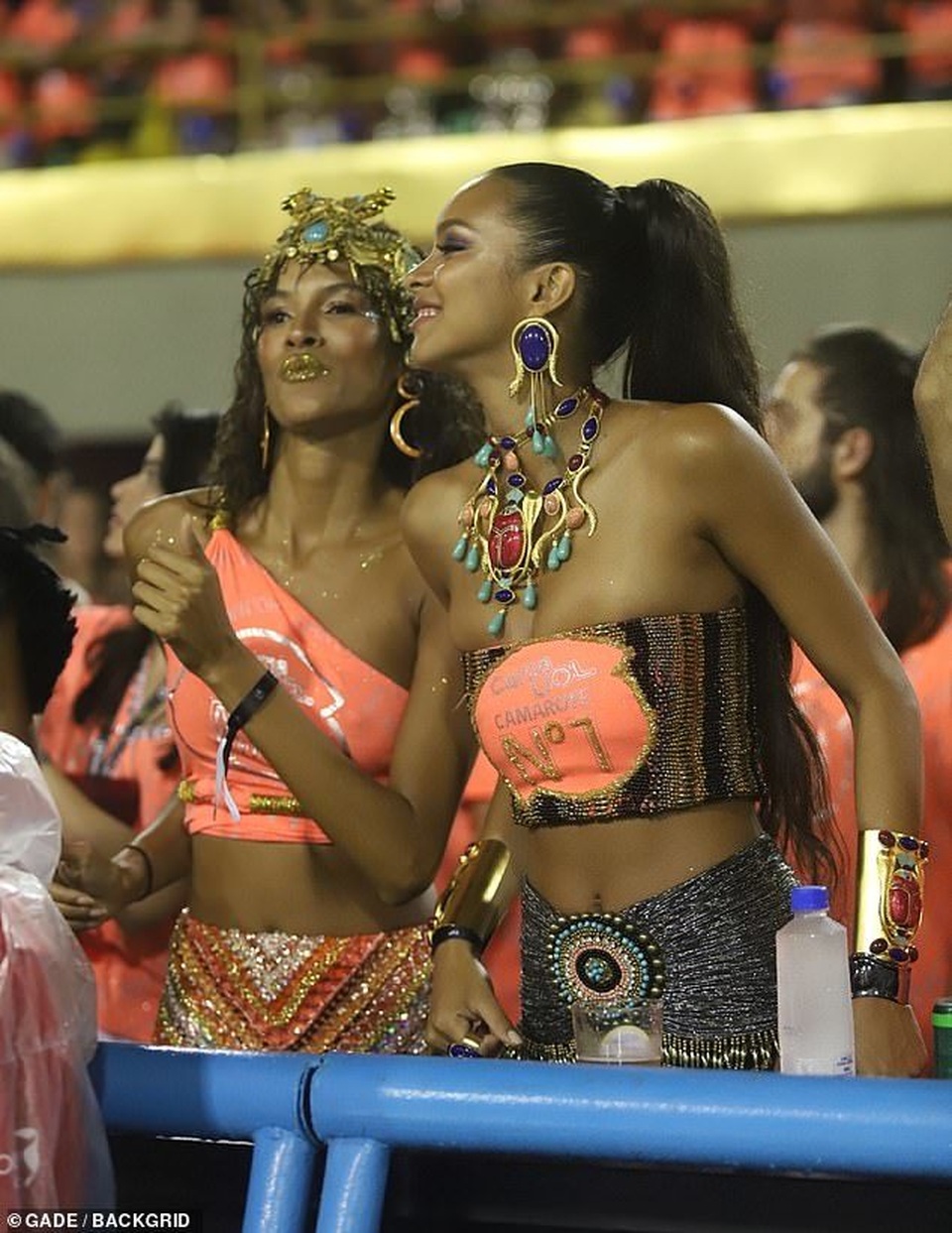 Thiên thần Victorias Secret gợi cảm dự lễ hội carnival - 4 Thiên thần Victorias Secret gợi cảm dự lễ hội carnival - 4