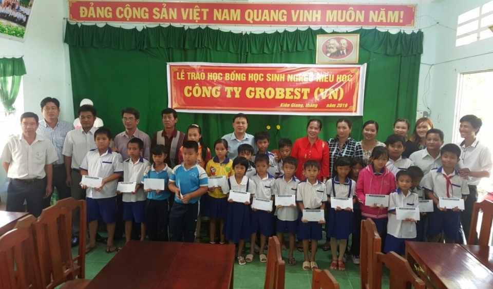 Grobest Việt Nam trao 60 suất học bổng đến học sinh nghèo ở Kiên Giang - 2 Grobest Việt Nam trao 60 suất học bổng đến học sinh nghèo ở Kiên Giang - 2