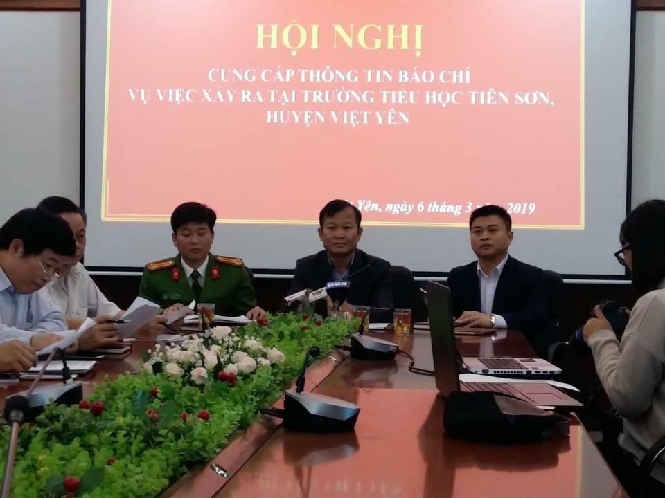 Không đủ căn cứ chứng minh thầy giáo có hành vi dâm ô hàng chục nữ sinh lớp 5 - 1 Không đủ căn cứ chứng minh thầy giáo có hành vi dâm ô hàng chục nữ sinh lớp 5 - 1