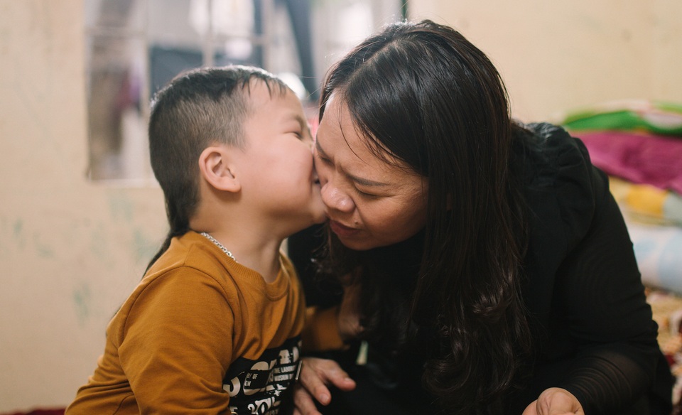 Kỳ lạ em bé người Việt sinh ra chỉ nói tiếng Anh - 1 Kỳ lạ em bé người Việt sinh ra chỉ nói tiếng Anh - 1