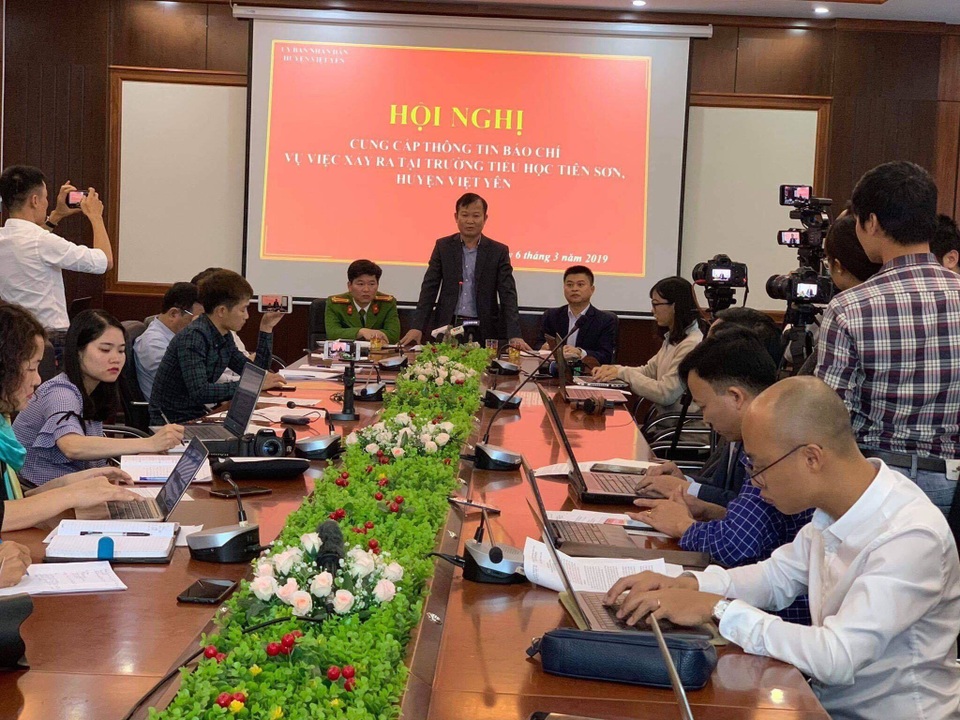 Không đủ căn cứ chứng minh thầy giáo có hành vi dâm ô hàng chục nữ sinh lớp 5 - 4 Không đủ căn cứ chứng minh thầy giáo có hành vi dâm ô hàng chục nữ sinh lớp 5 - 4