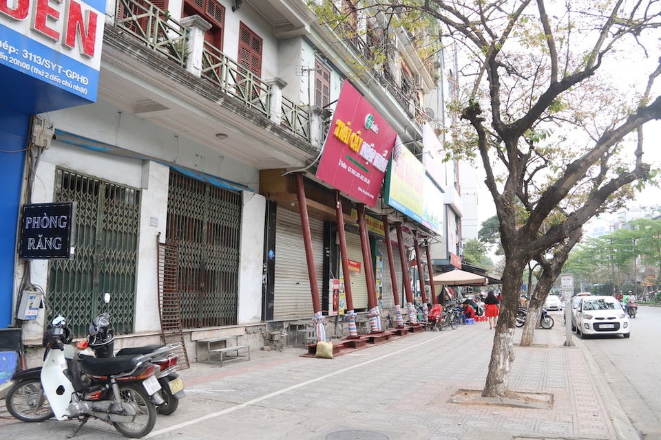 Hà Nội: Nhiều ngôi nhà bất ngờ chống nạng trên đường Đào Tấn - 2 Hà Nội: Nhiều ngôi nhà bất ngờ chống nạng trên đường Đào Tấn - 2