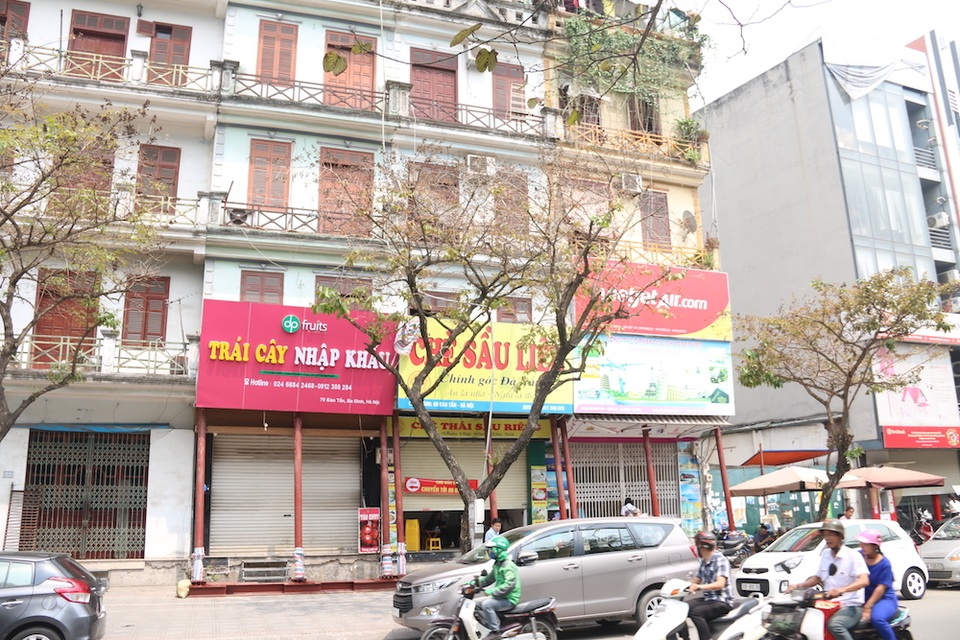 Hà Nội: Nhiều ngôi nhà bất ngờ chống nạng trên đường Đào Tấn - 1 Hà Nội: Nhiều ngôi nhà bất ngờ chống nạng trên đường Đào Tấn - 1