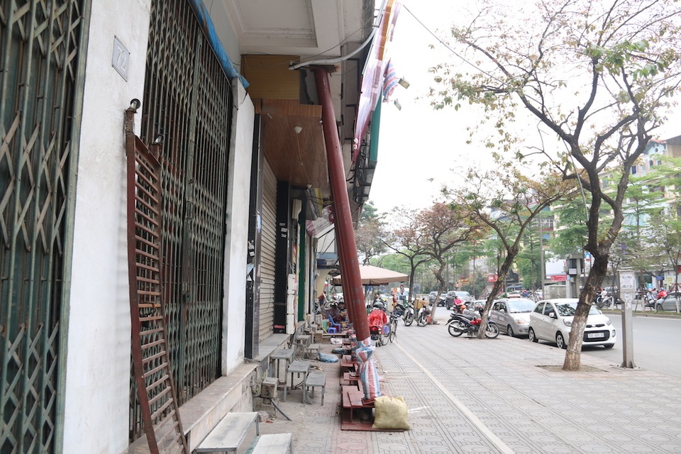 Hà Nội: Nhiều ngôi nhà bất ngờ chống nạng trên đường Đào Tấn - 3 Hà Nội: Nhiều ngôi nhà bất ngờ chống nạng trên đường Đào Tấn - 3