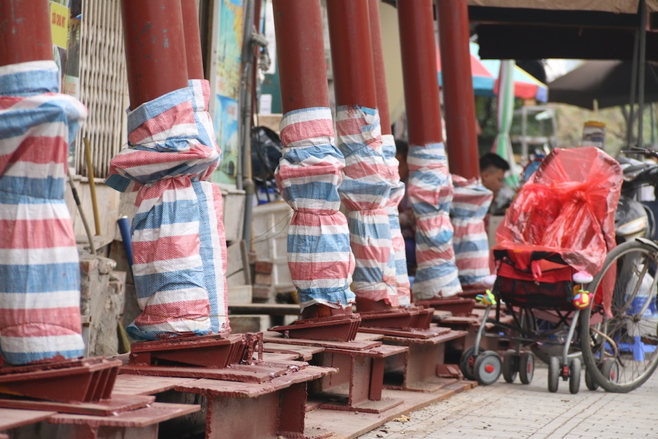 Hà Nội: Nhiều ngôi nhà bất ngờ chống nạng trên đường Đào Tấn - 5 Hà Nội: Nhiều ngôi nhà bất ngờ chống nạng trên đường Đào Tấn - 5