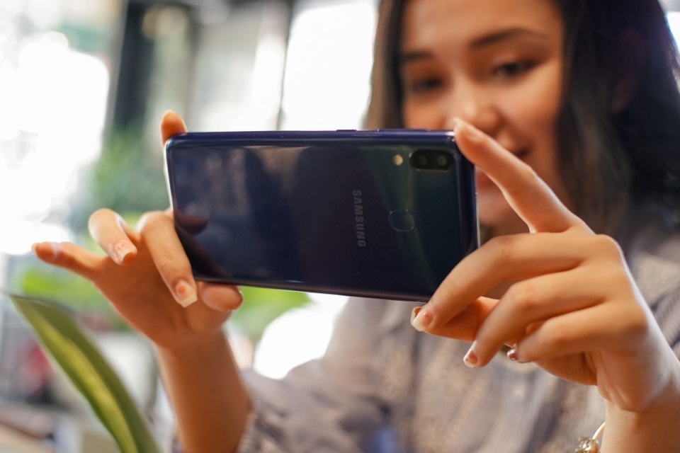 Thử thách viên pin khủng của Galaxy M20 với phim nhiều tập - 1 Thử thách viên pin khủng của Galaxy M20 với phim nhiều tập - 1