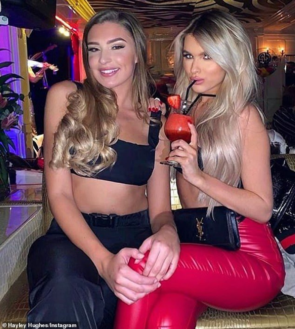 Hayley Hughes khoe cơ bụng săn chắc đáng ngưỡng mộ  - 5