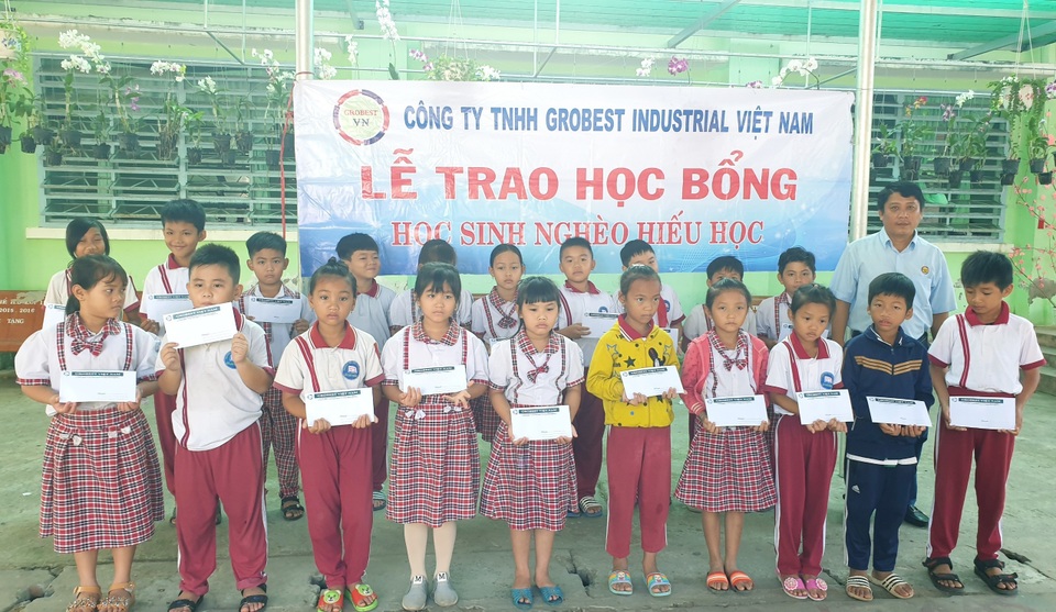 Trao 400 suất học bổng Grobest đến học sinh nghèo tỉnh Sóc Trăng - 4 Trao 400 suất học bổng Grobest đến học sinh nghèo tỉnh Sóc Trăng - 4