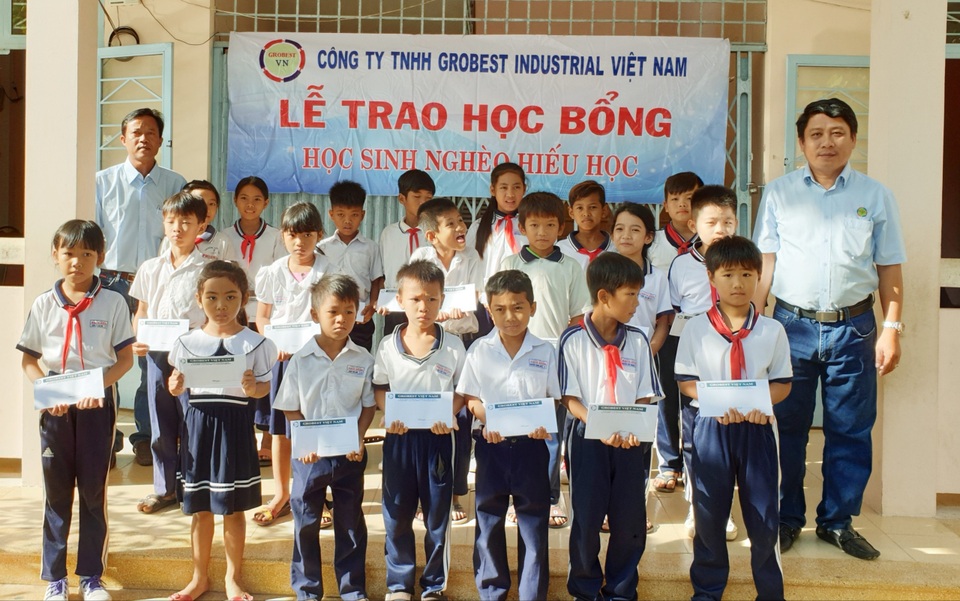 Trao 400 suất học bổng Grobest đến học sinh nghèo tỉnh Sóc Trăng - 5 Trao 400 suất học bổng Grobest đến học sinh nghèo tỉnh Sóc Trăng - 5