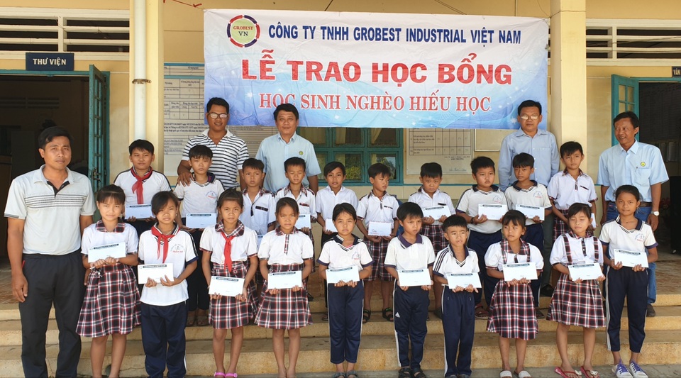 Trao 400 suất học bổng Grobest đến học sinh nghèo tỉnh Sóc Trăng - 6 Trao 400 suất học bổng Grobest đến học sinh nghèo tỉnh Sóc Trăng - 6