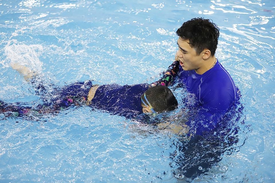 Sakura Montessori Hải Phòng độc quyền chương trình bơi chính khoá Aqua-Tots chuẩn Mỹ - 7 Sakura Montessori Hải Phòng độc quyền chương trình bơi chính khoá Aqua-Tots chuẩn Mỹ - 7