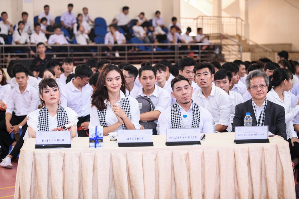 Pham Van Mach 1.jpg Pham Van Mach 1.jpg