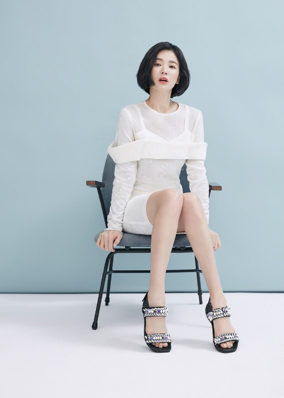 Phớt lờ tin đồn ly hôn, Song Hye Kyo “đốn tim” cư dân mạng với loạt ảnh đẹp lung linh - 13 Phớt lờ tin đồn ly hôn, Song Hye Kyo “đốn tim” cư dân mạng với loạt ảnh đẹp lung linh - 13