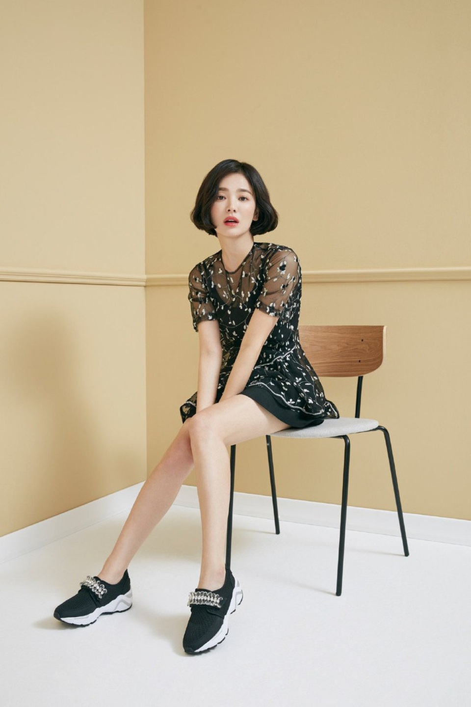 Phớt lờ tin đồn ly hôn, Song Hye Kyo “đốn tim” cư dân mạng với loạt ảnh đẹp lung linh - 5 Phớt lờ tin đồn ly hôn, Song Hye Kyo “đốn tim” cư dân mạng với loạt ảnh đẹp lung linh - 5