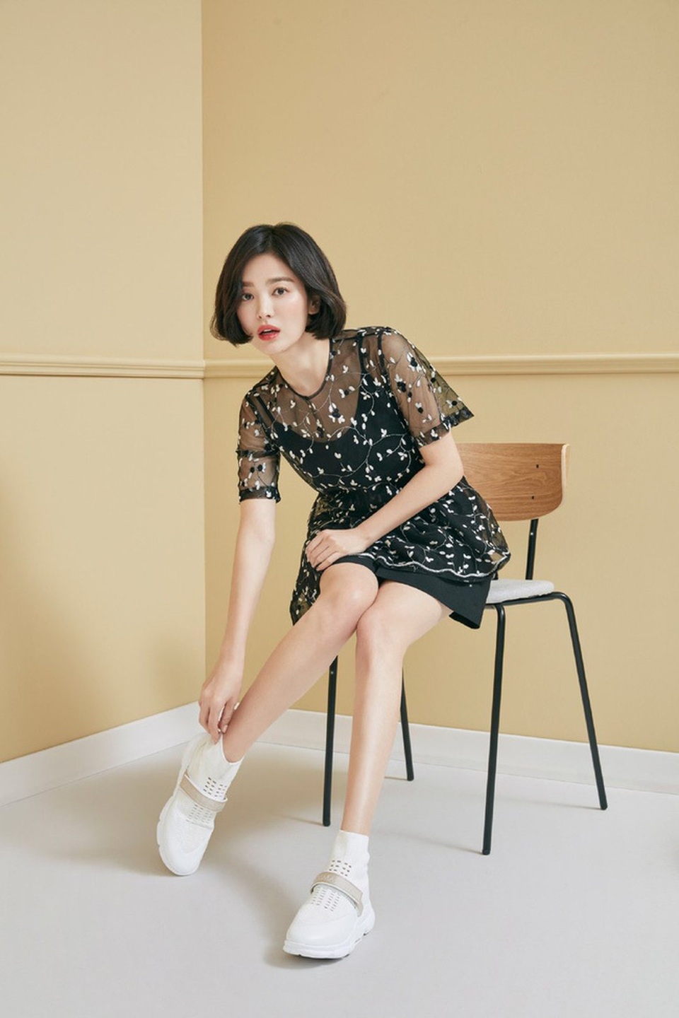Phớt lờ tin đồn ly hôn, Song Hye Kyo “đốn tim” cư dân mạng với loạt ảnh đẹp lung linh - 7 Phớt lờ tin đồn ly hôn, Song Hye Kyo “đốn tim” cư dân mạng với loạt ảnh đẹp lung linh - 7