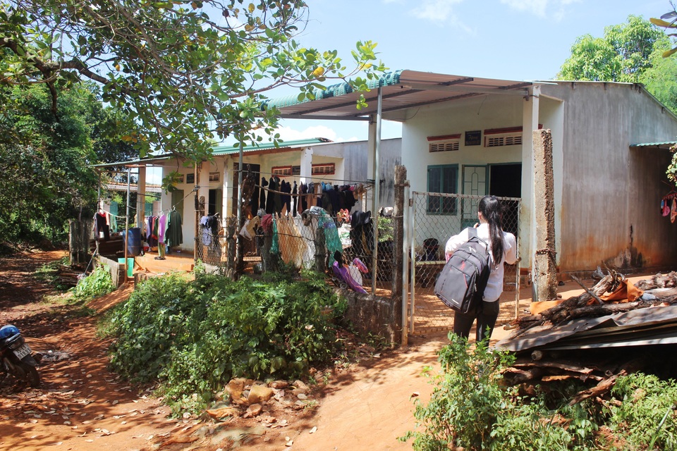 Những phận người trên “xóm không chồng” - 1 Những phận người trên “xóm không chồng” - 1