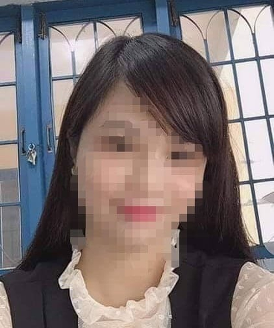 Đình chỉ công tác cô giáo ở chung phòng khách sạn với nam sinh lớp 10 - 1 Đình chỉ công tác cô giáo ở chung phòng khách sạn với nam sinh lớp 10 - 1